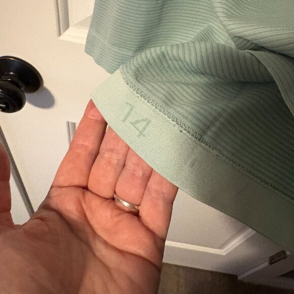 Lululemon Swiftly Tech Racerback Tank Top 2.0 Waist Length size 14 Mint - Picture 4 of 4